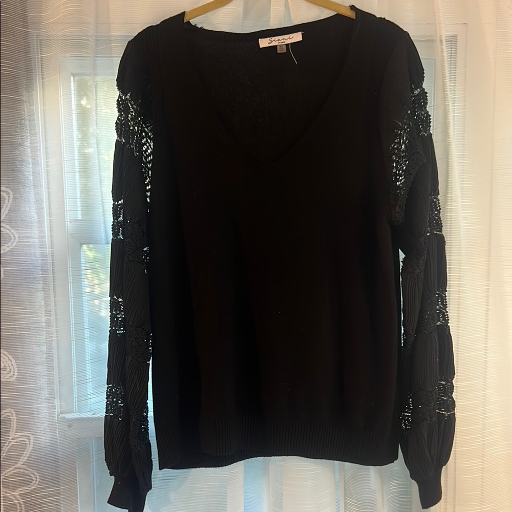 Sioni Black V-Neck Sweater with Lace Sleeves